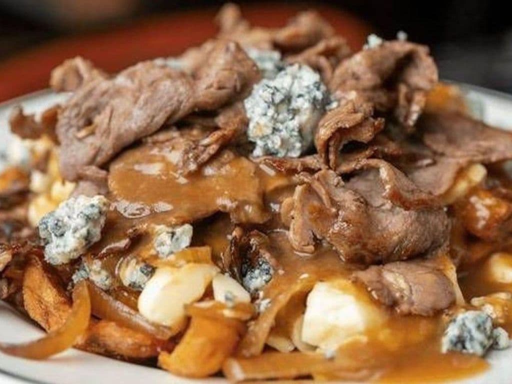 NOIR & BLEU POUTINE/ BLACK & BLUE POUTINE