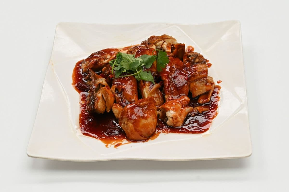 T21. Chicken with House Spicy Sauce 香辣川汁淋鸡