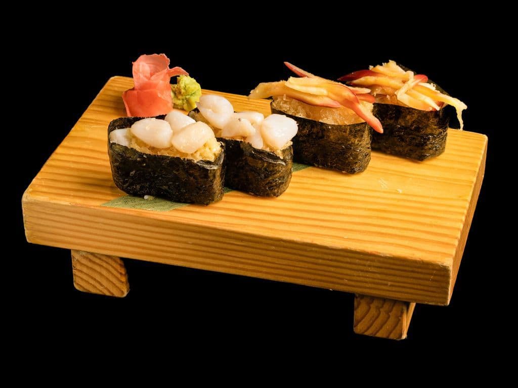 Chopped scallop (hotategai)