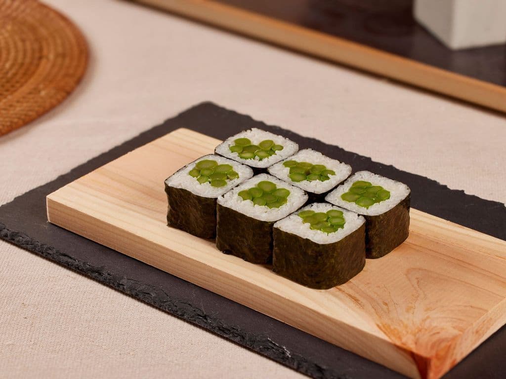 Asparagus Roll (8pcs)