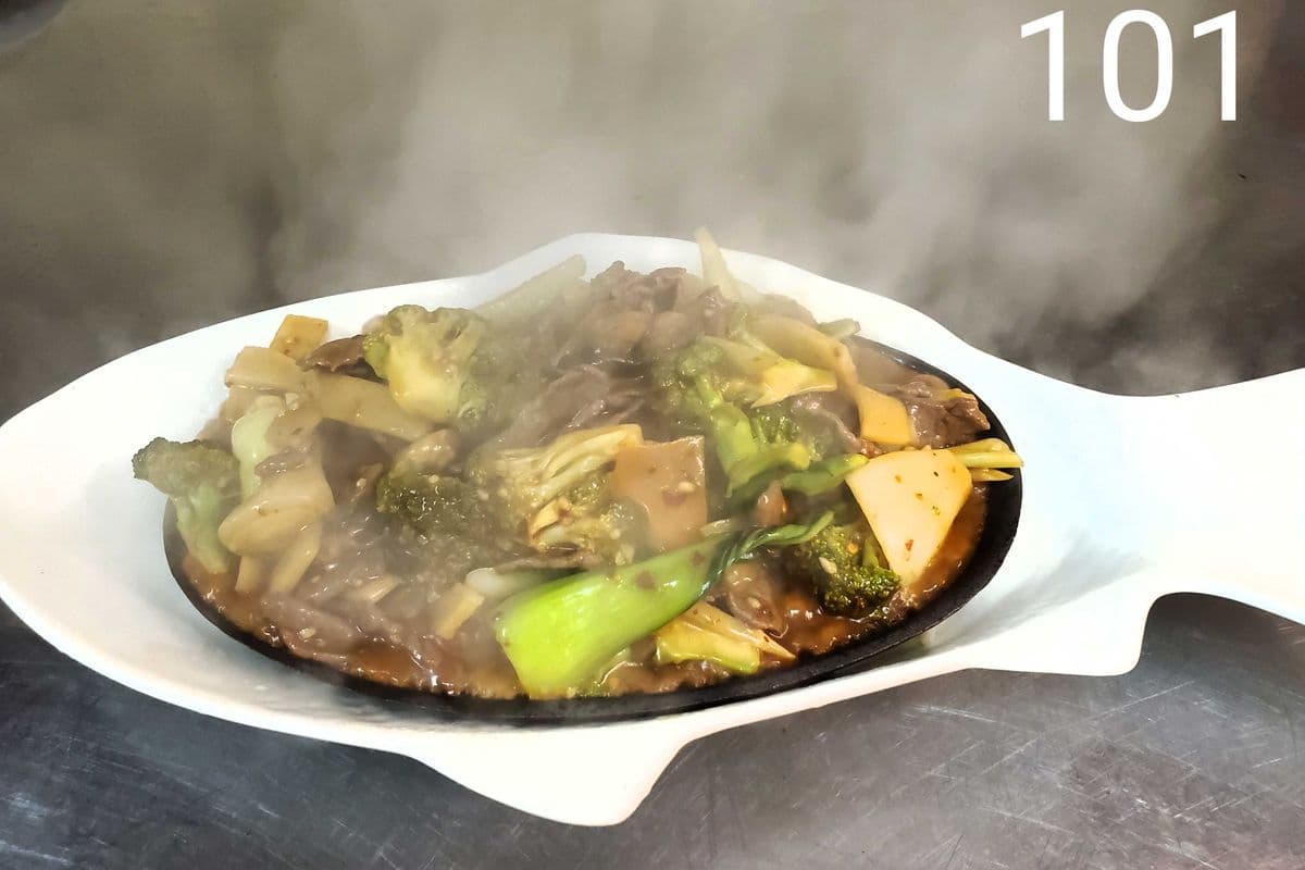 101. Beef Wok Mixed Vegetable and Satay๐ถ๐ถ (No Spicy Available)