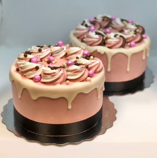 The Neapolitan (6" round cake 8-10 slices)