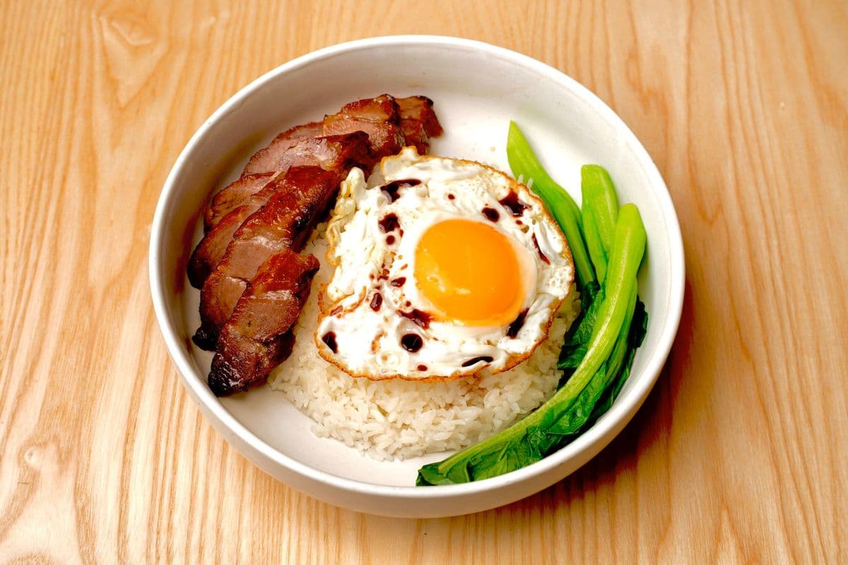 HK203. 食神叉燒煎蛋飯 / HK Style BBQ Pork Rice Bowl with Sunny-side-up Egg
