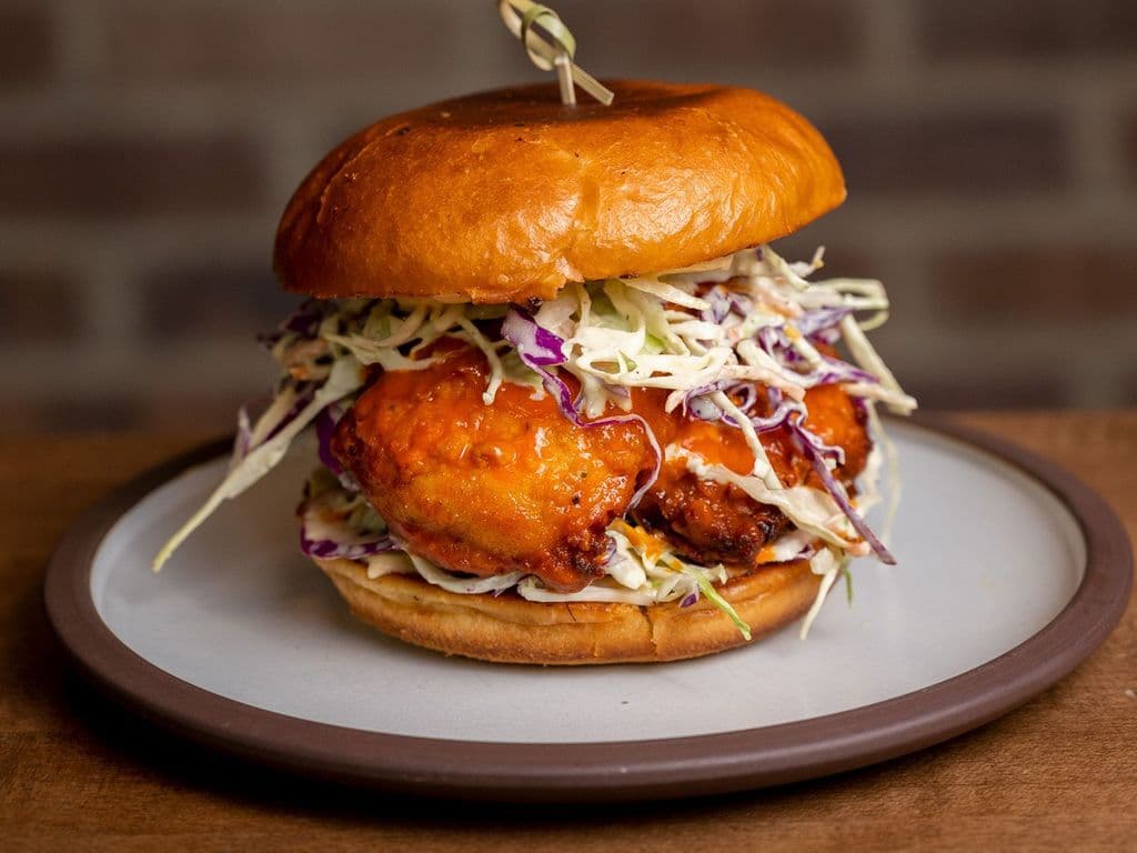 CLUCKEN CRISPY BURGER