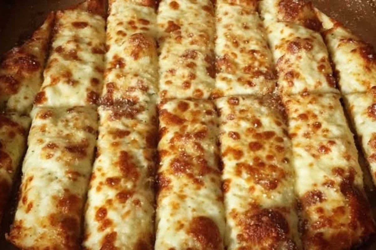 12" Exxxtra Cheesy Garlic Fingers