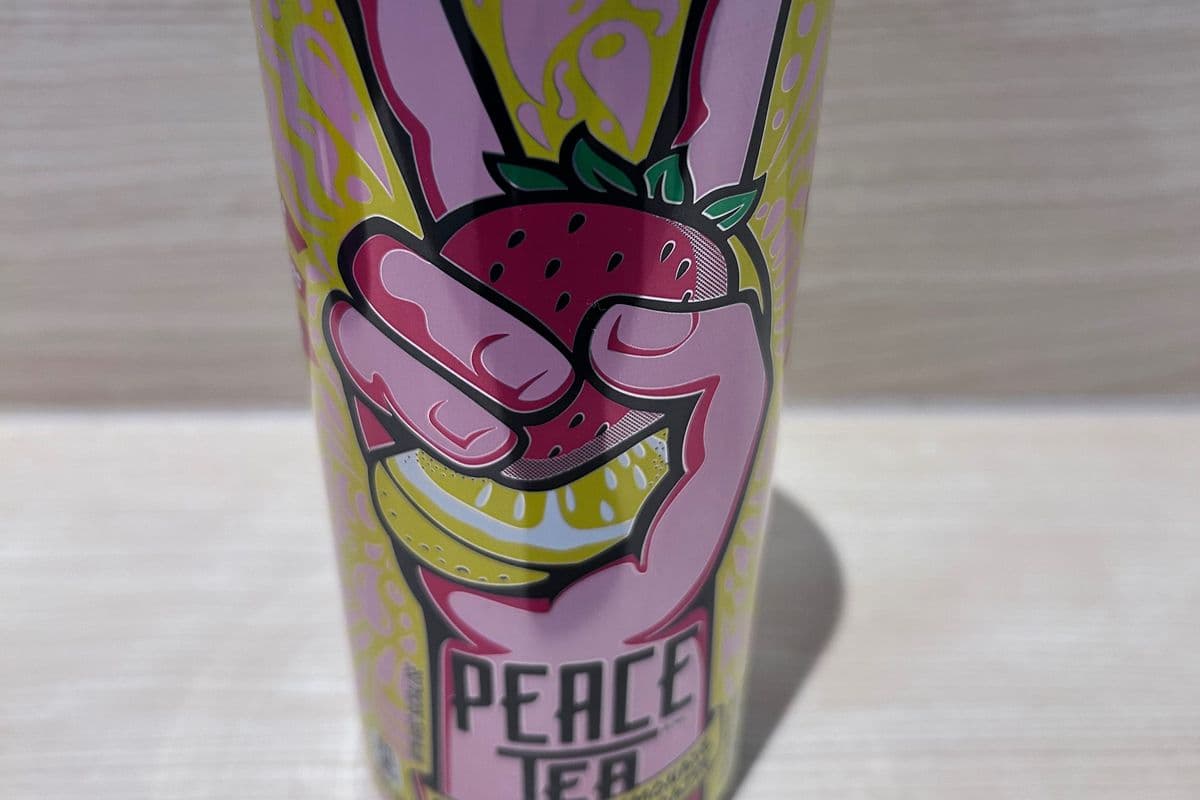 Peace Tea Iced Tea Strawberry Lemon Can 695ml (695ml)
