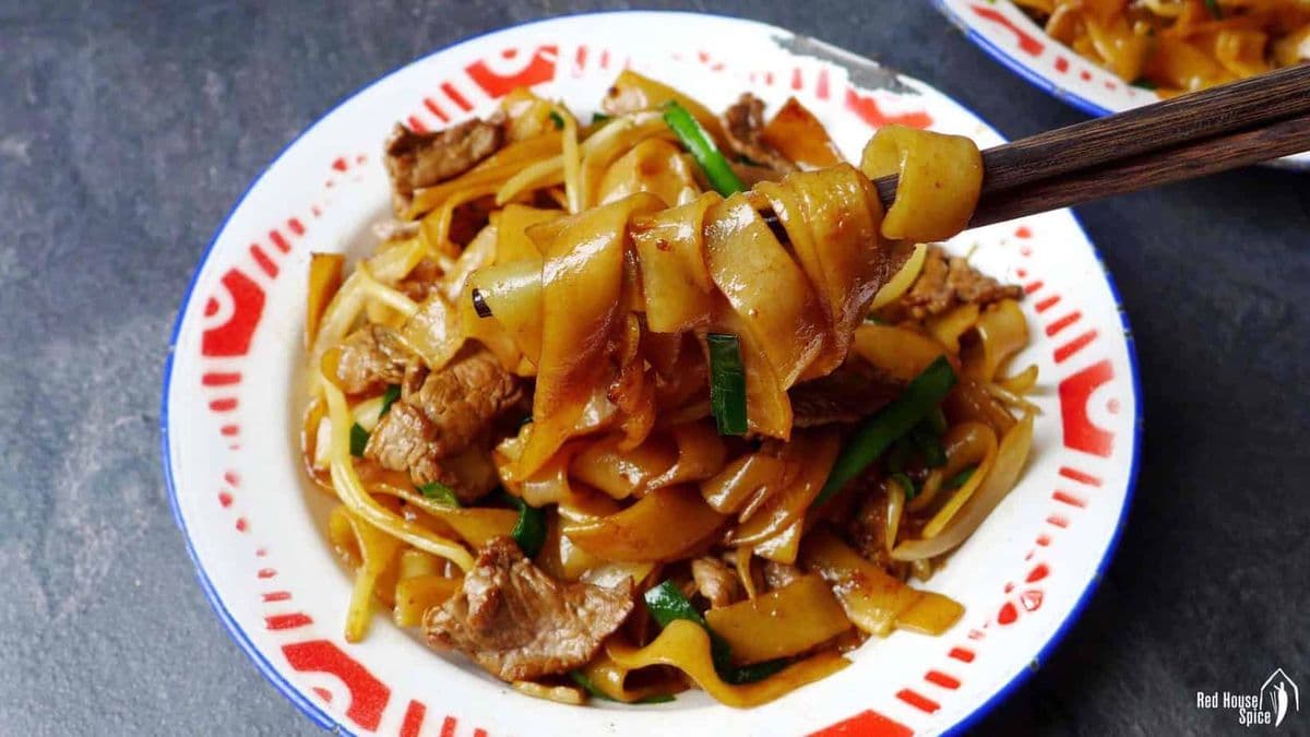 Wok Tossed Ho Fan Noodles (S4)