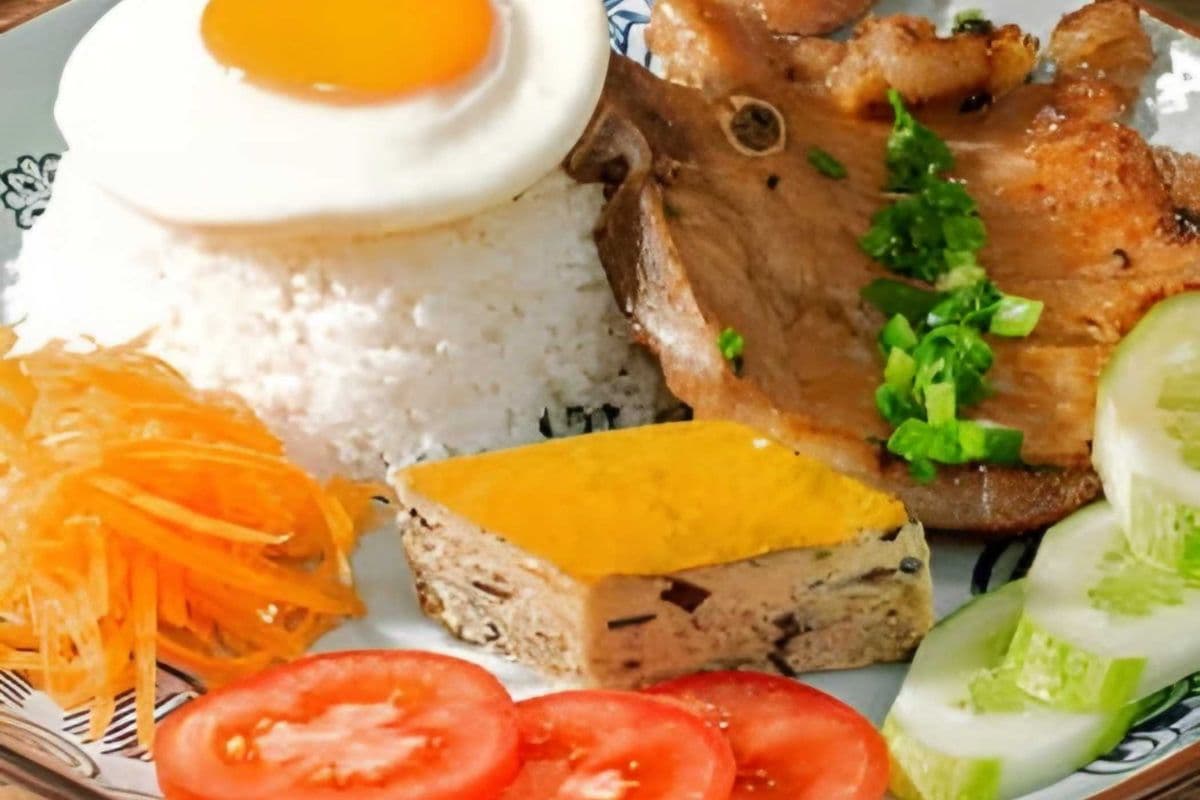 M17 - Steamed Rice with BBQ Pork Chop, Steamed Meatloaf, and Sunny-Side Up Egg (Cơm Sườn Nướng, Chả Trứng, & Ốp La)