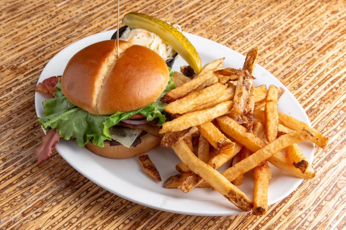 Dunn’s Classic burger