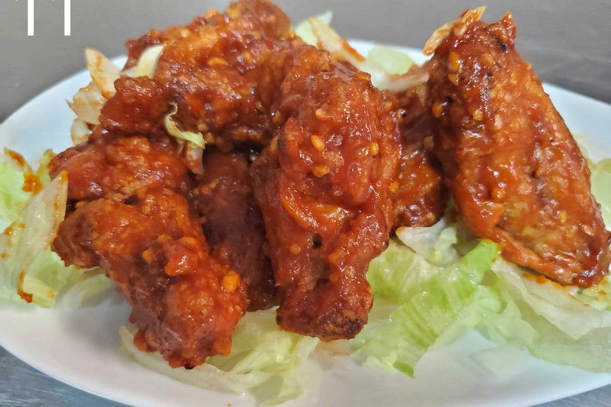 11. Chicken Wings (7 - 8 pcs)