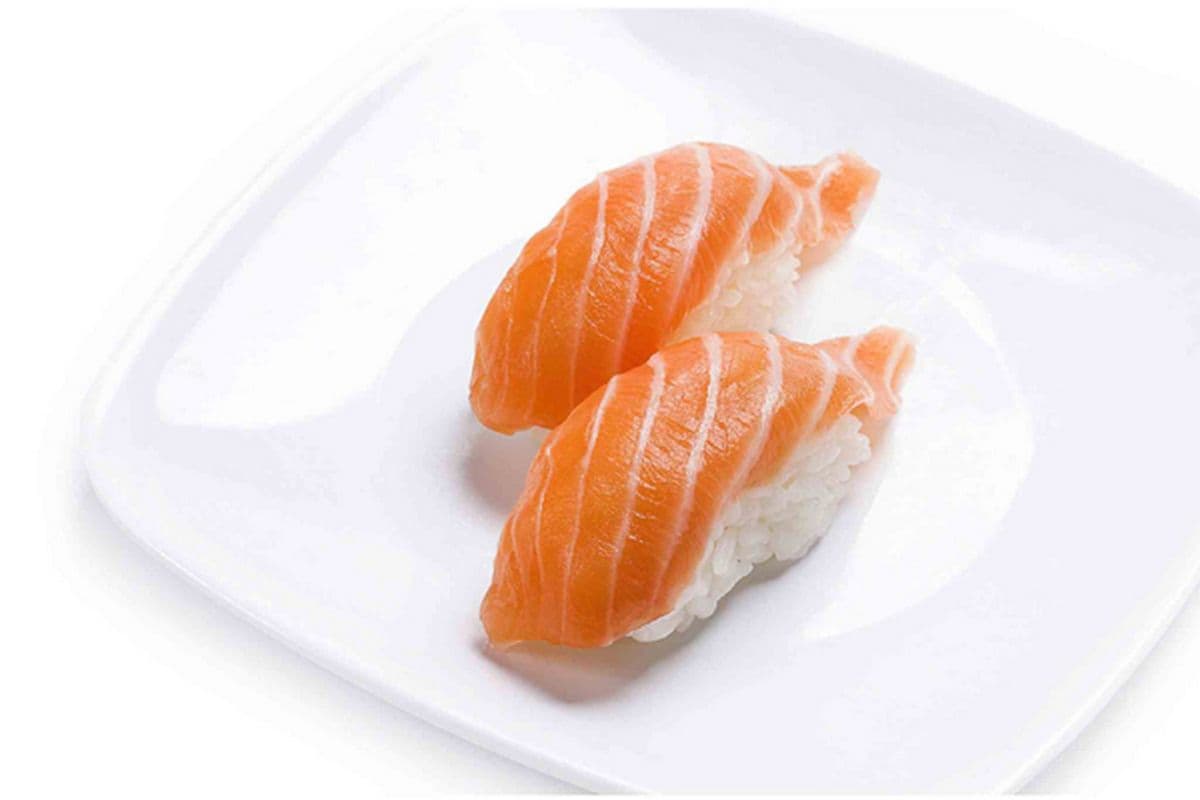 K3. Salmon Sushi (2 pcs)