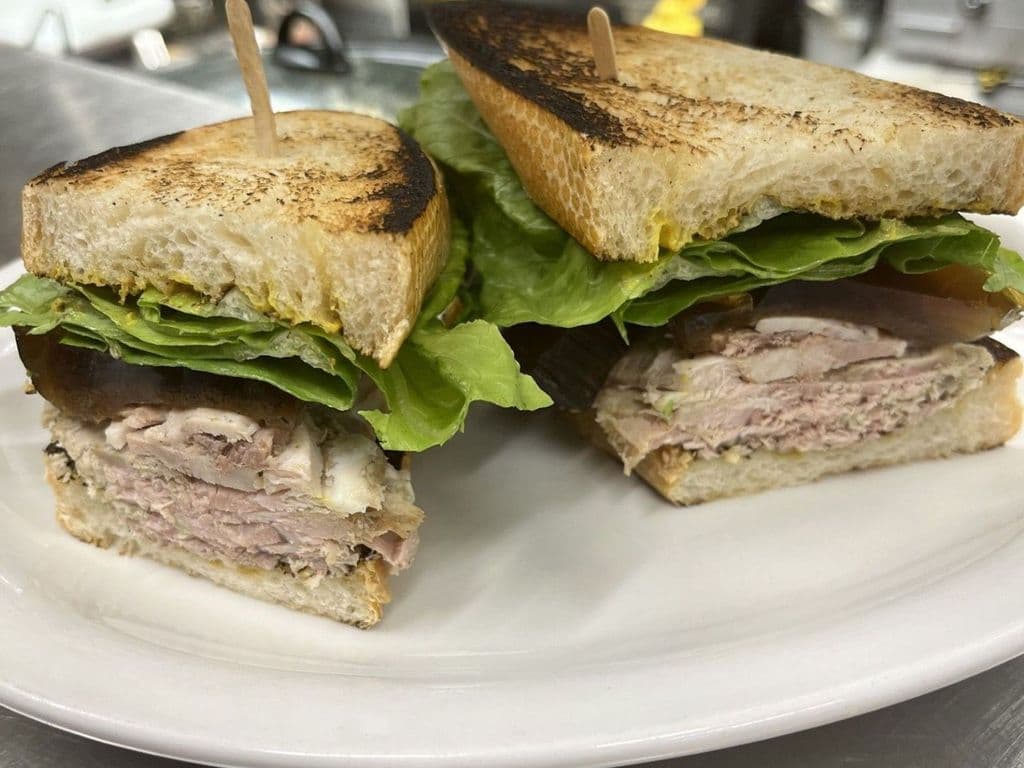 Sandwich Rôti de Porc avec Graisse de Rôti / Roast pork sandwich with jellied pork drippings