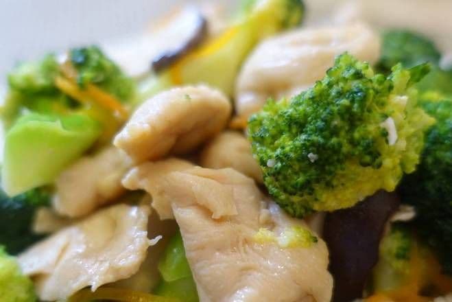 Chicken with Broccoli / 百加利雞片.