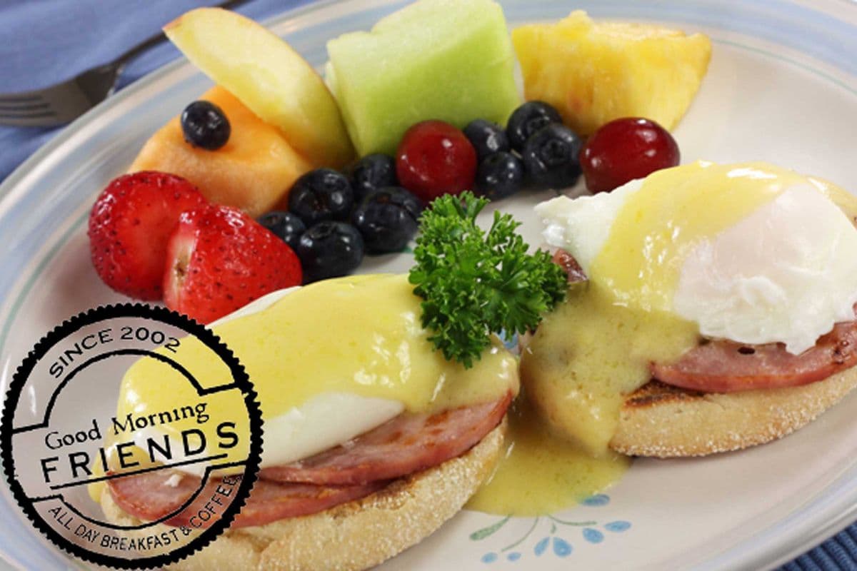 Eggs Benedict with Ham and Fruits