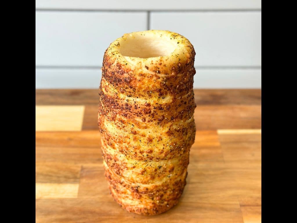 Garlic Cheddar Chimney Cake