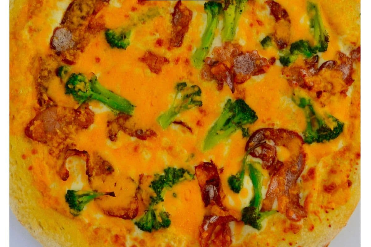 Large Broccoli Cheddar Pizza