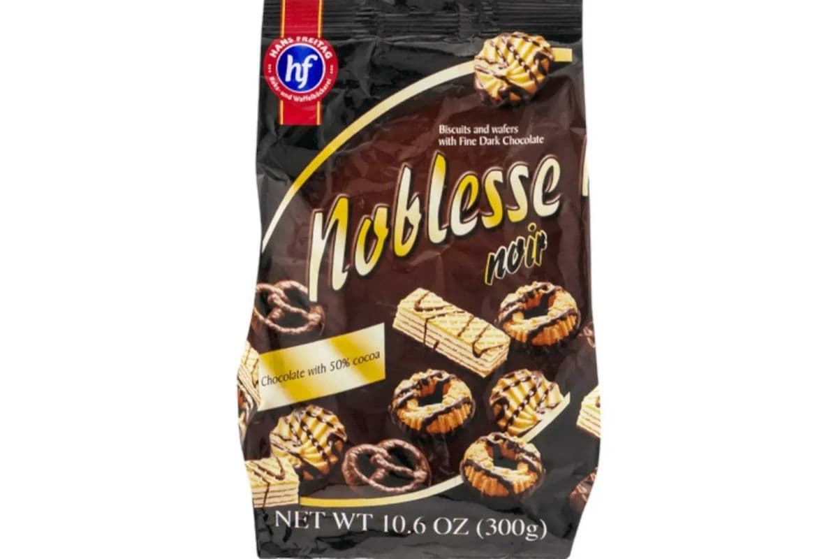 Noblesse Noire With Chocolate Assorted Biscuits and Wafers (300g)