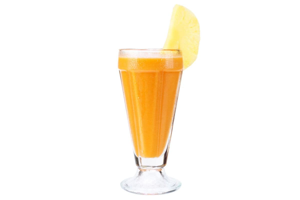 Cocktail orange, pêche et carottes