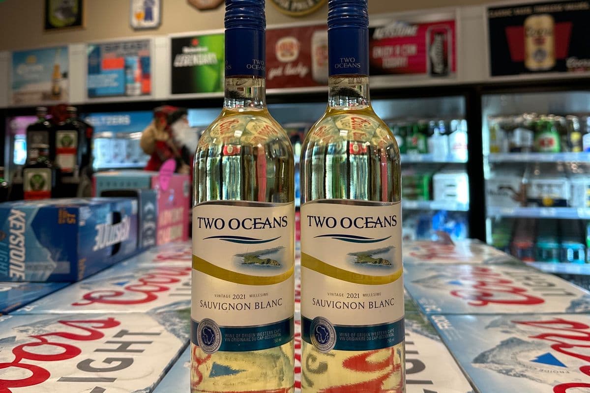 TWO OCEANS SAUVIGNON BLANC (1 x 750 mL)