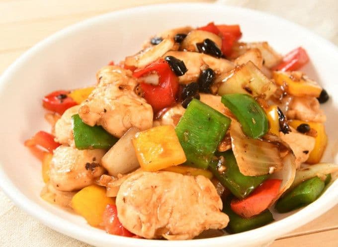 Chicken in Black Bean Sauce on Steamed Rice / 豉椒雞片飯