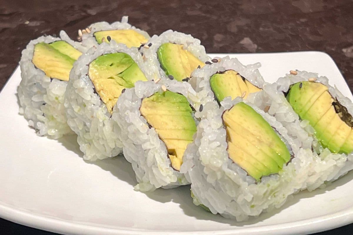 Avocado Roll (8pcs)