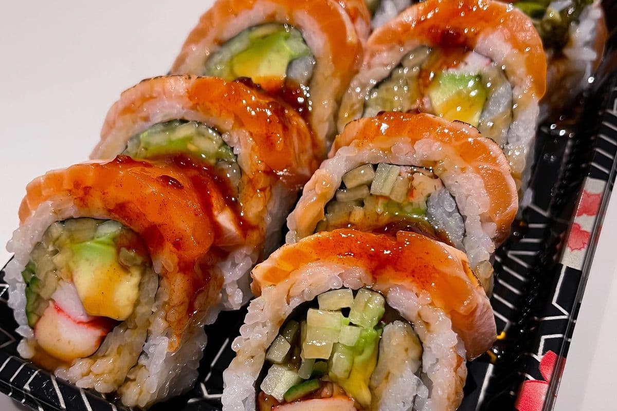 Torched Salmon Maki (8 pcs)