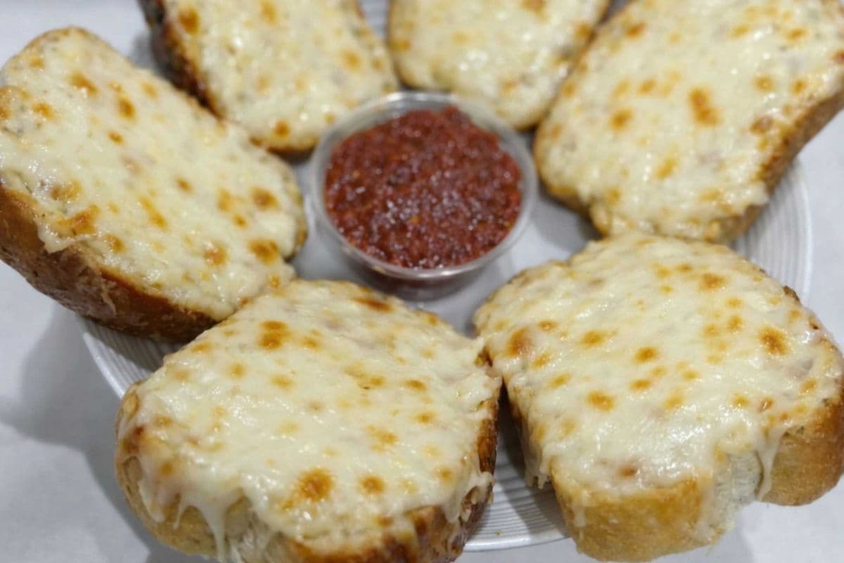 Cheesy Garlic Bread Toast (6Pcs)