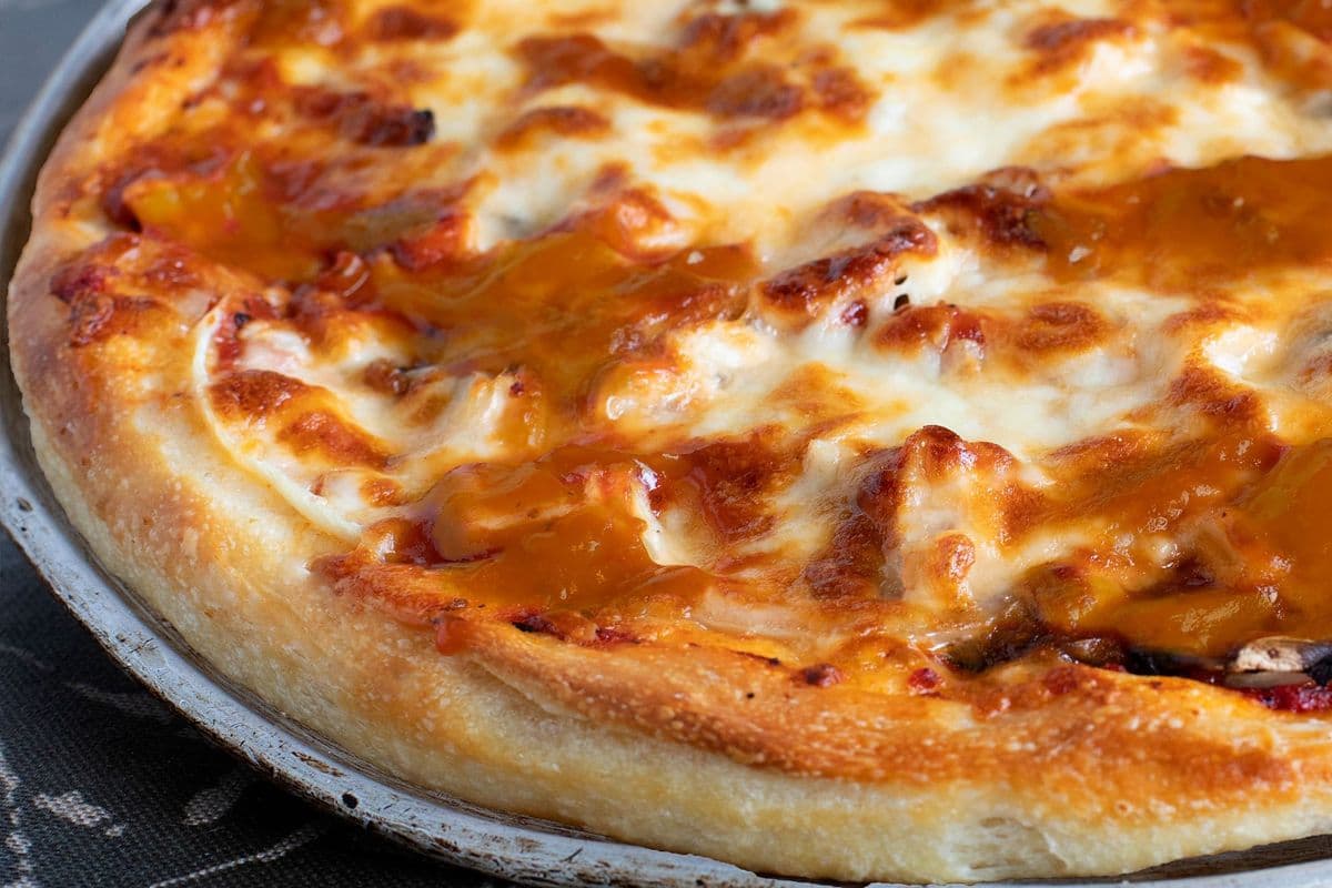 #18 BBQ Chicken, Onions, and Mushrooms Pizza