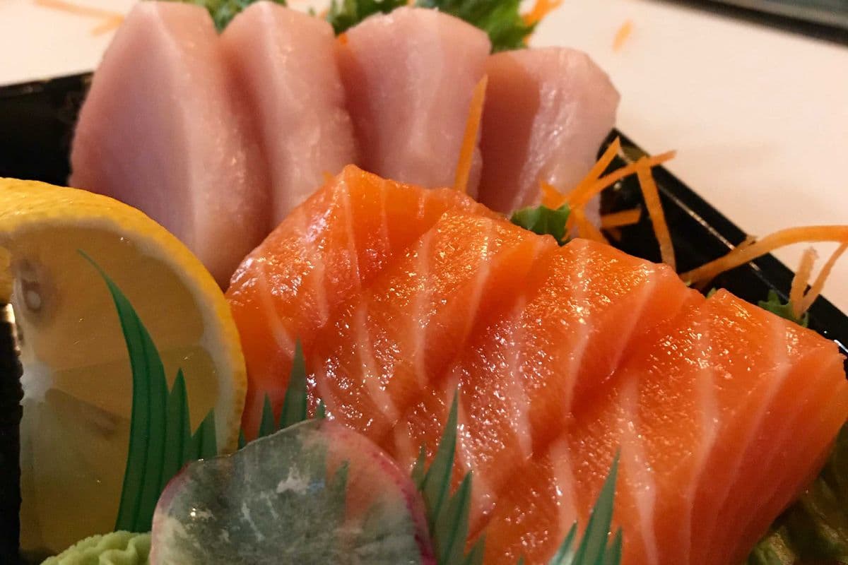 131. Tuna/Salmon Sashimi (8 pcs)