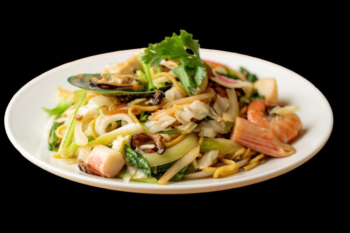 Stir-Fried Noodle with Seafood 海鮮炒麵