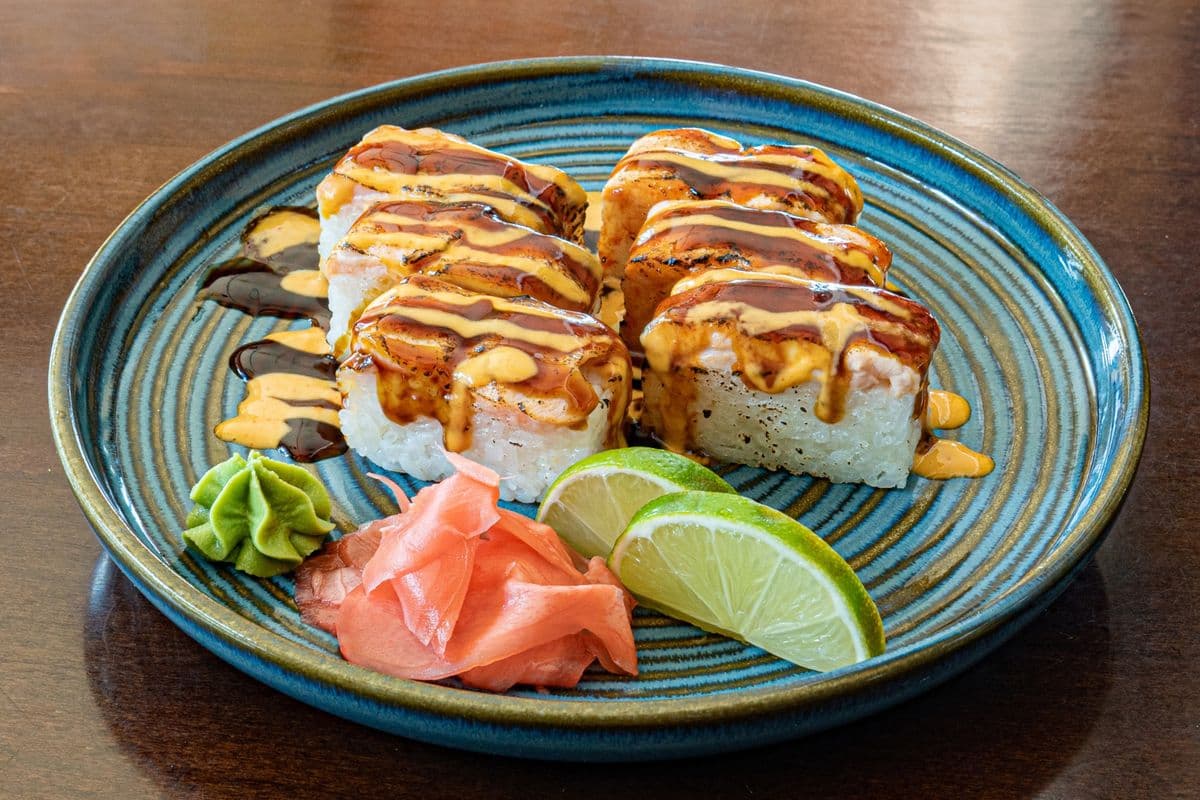 Oshi Aburi Salmon Sushi (6 pcs)
