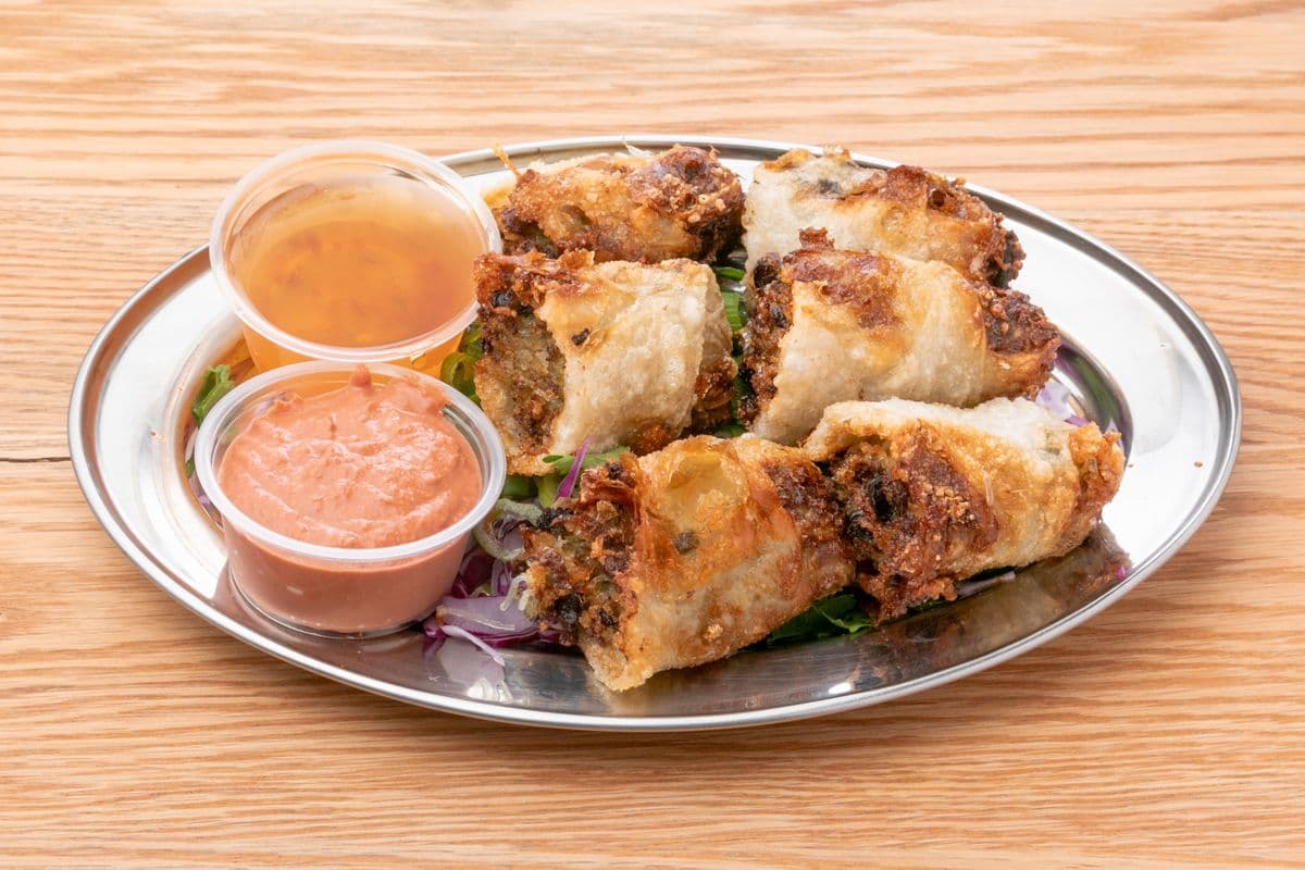 Rouleaux de printemps frits au porc (6 mcx) / Fried Pork Spring Rolls (6 pcs)