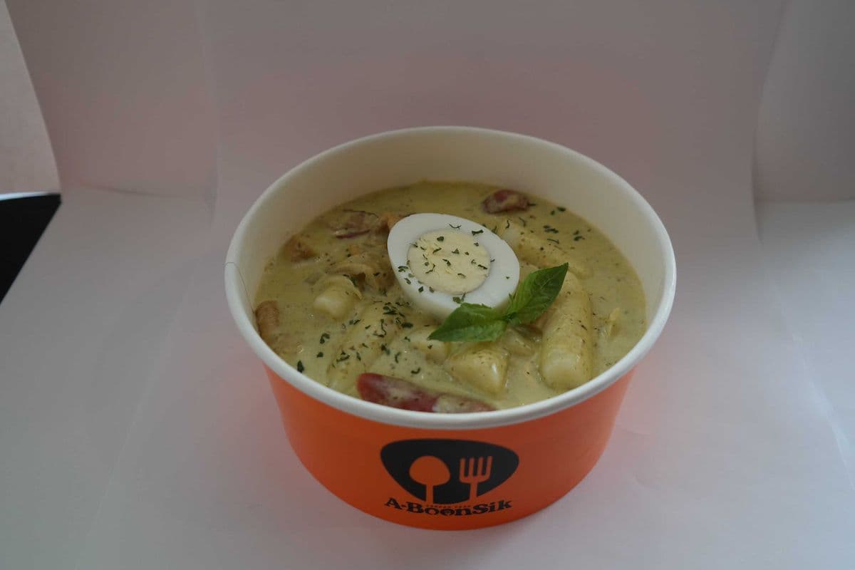 Basil Cream Tteokbokki / 바질 크림 떡볶이