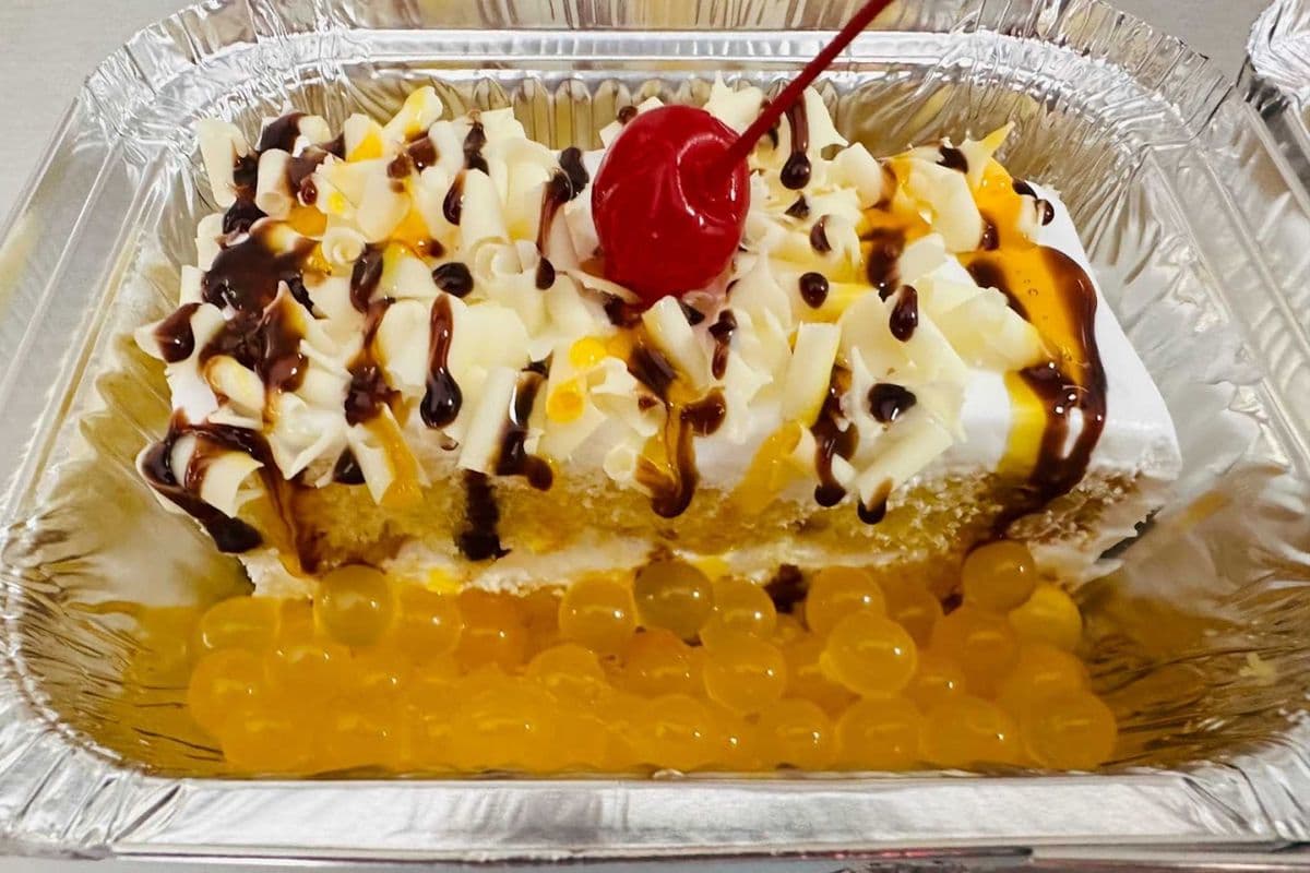 Mango Pastry with Toppings