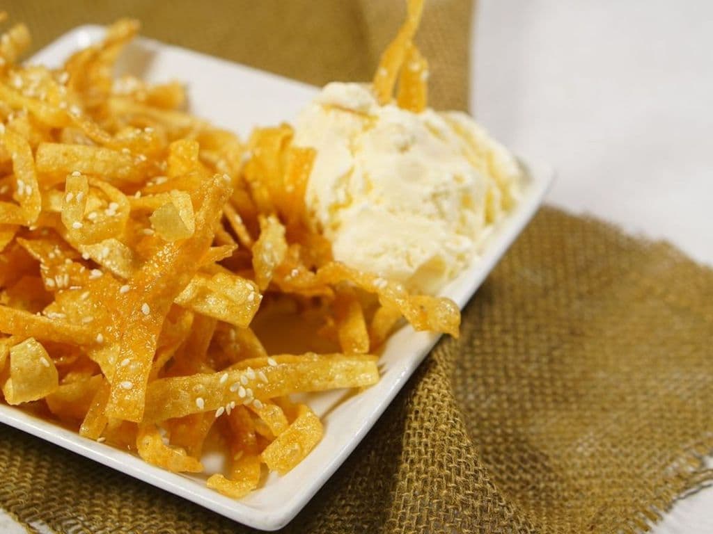 Date Wontons with Ice Cream (6 pcs)