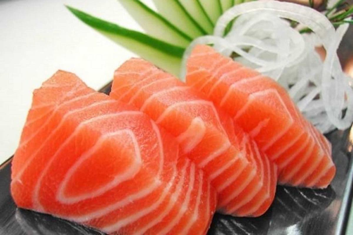 Salmon Sashimi Appetizer (8 pcs)