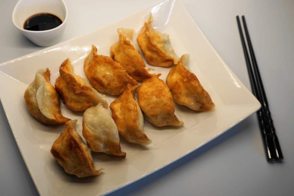 4. Pan Fried Pork Dumplings (10 pcs) / 鍋貼