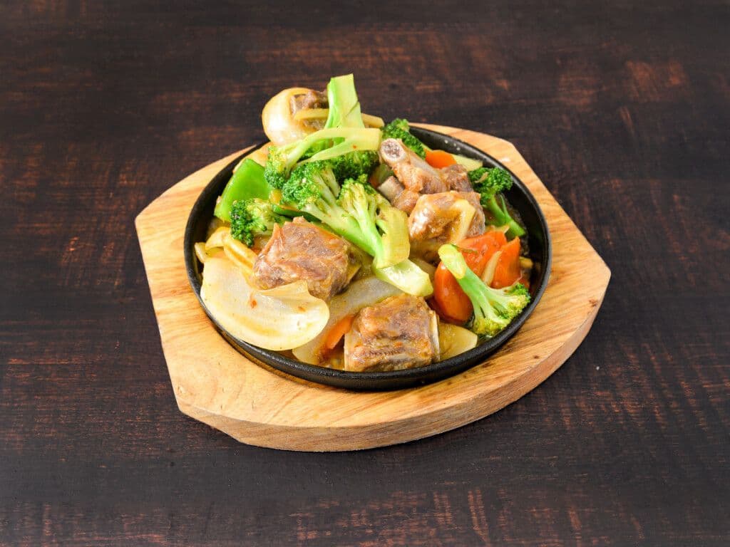 53.Sizzling pork ribs& onion