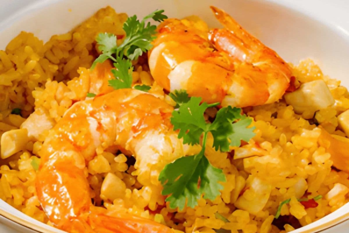 M15 - Clay Pot Seafood Fried Rice (Cơm Chiên Nồi Đất Hải Sản)