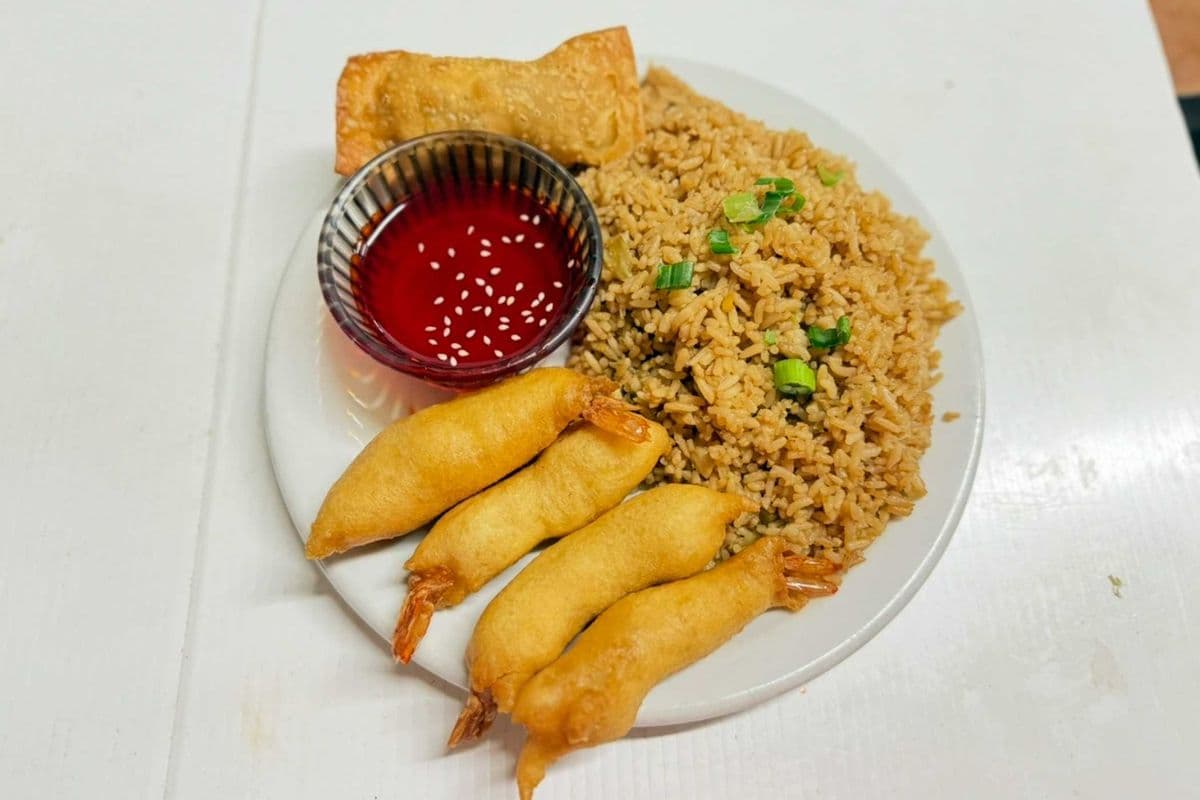 C lunch(rice, egg roll, 4 shrimp)