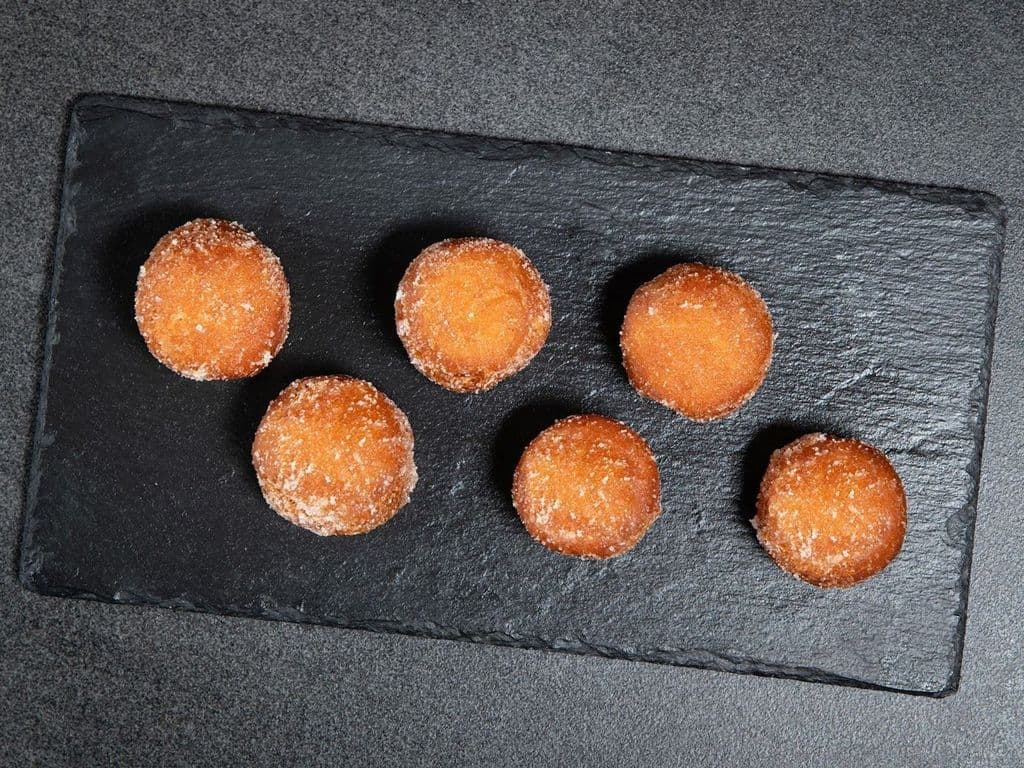 Beignets Chauds / Dough Bites