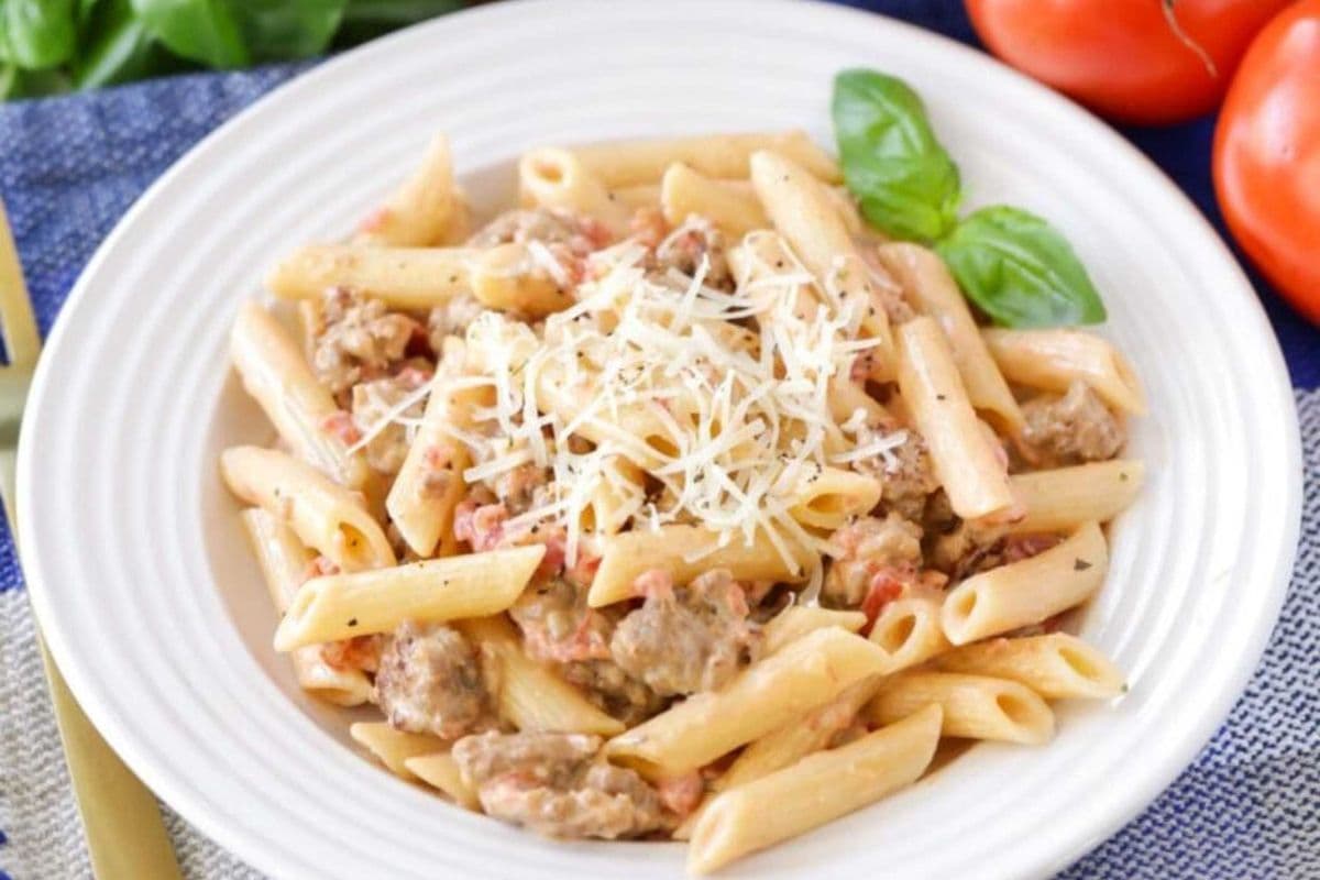 BACON & SAUSAGE PENNE PASTA