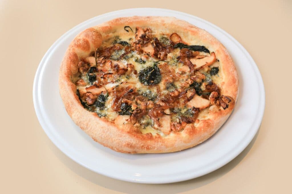 Pizza Poulet et fromage bleu (pour 1) / Chicken and Blue Cheese (For 1)