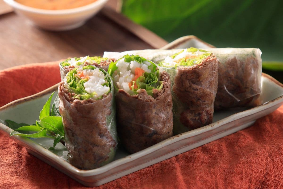 1B. Grilled Beef Salad Rolls (2 pcs)