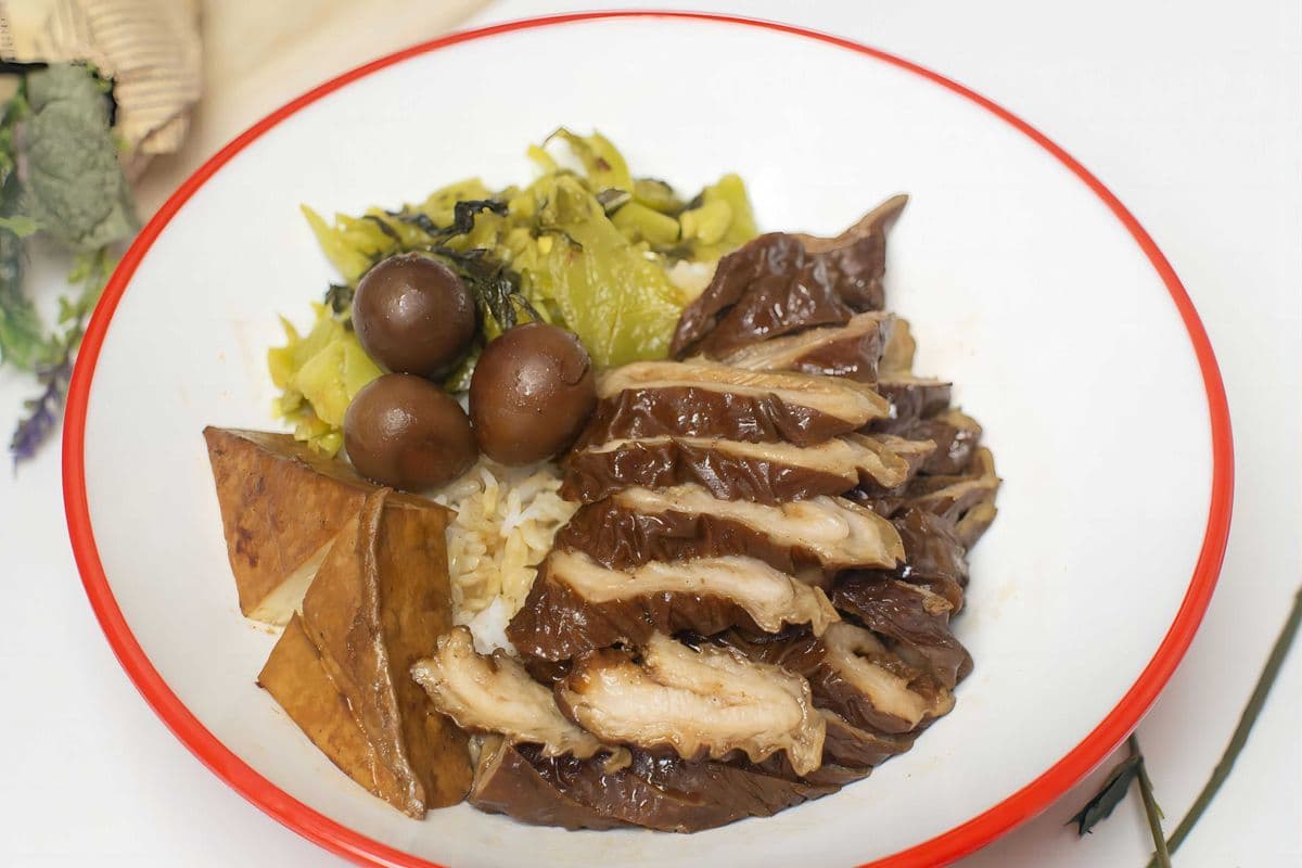 【D3】Braised pork intestine on rice卤大肠饭