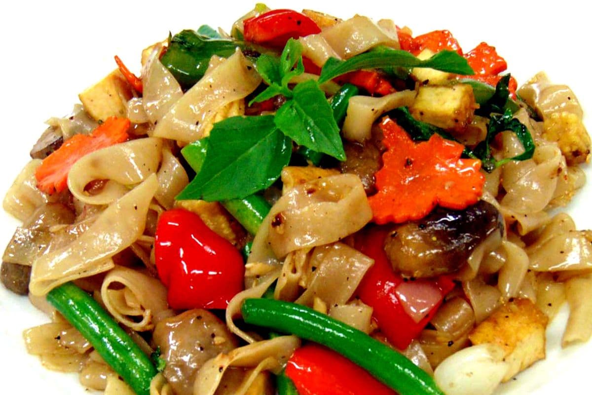 Pad Kee Mao Chicken