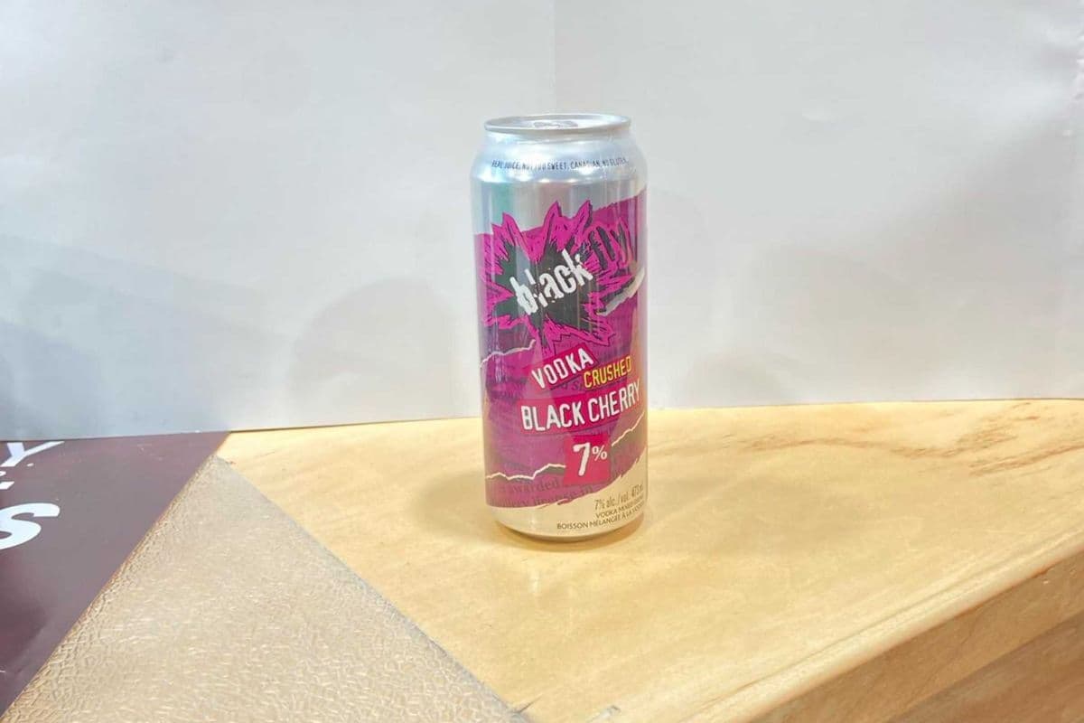BLACK FLY VODKA CRUSHED BLACK CHERRY 473 ML (1 x 473 ML)
