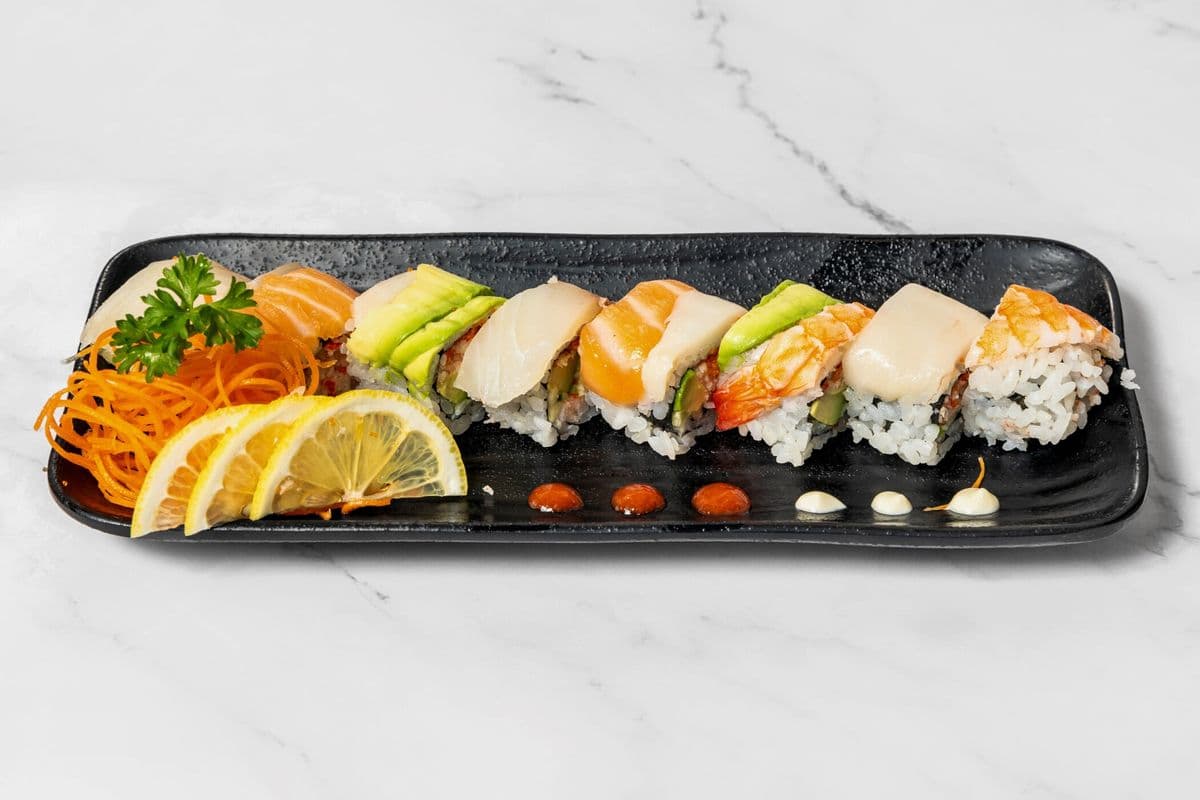 Rainbow Roll (8 pcs)