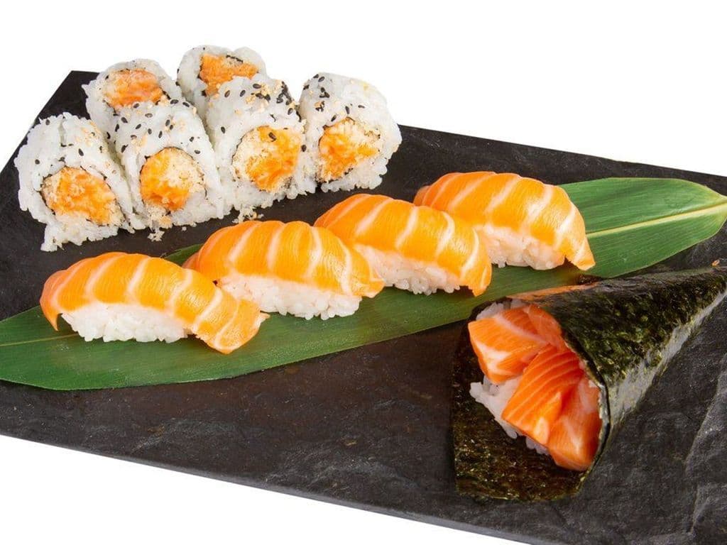 C10. Salmon Set (11 Pcs)