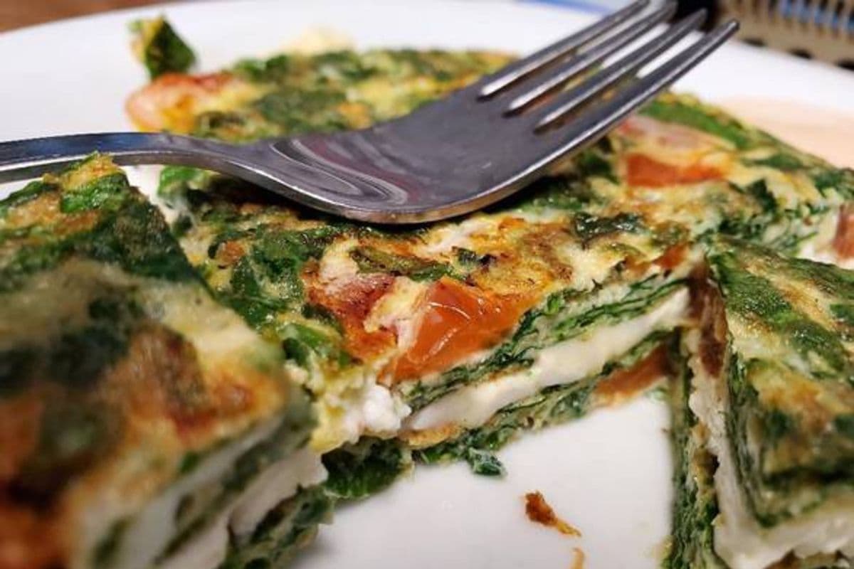 Spinach, Tomato, and Feta Omelette